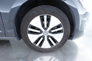 2019 Volkswagen e-Golf — photo 14 of 34