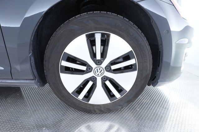 2019 Volkswagen e-Golf — photo 14 of 34