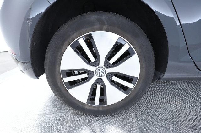2019 Volkswagen e-Golf — photo 15 of 34