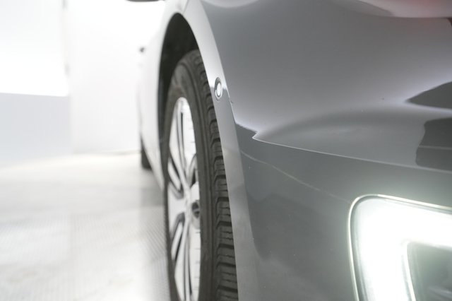 2019 Volkswagen e-Golf — photo 31 of 34