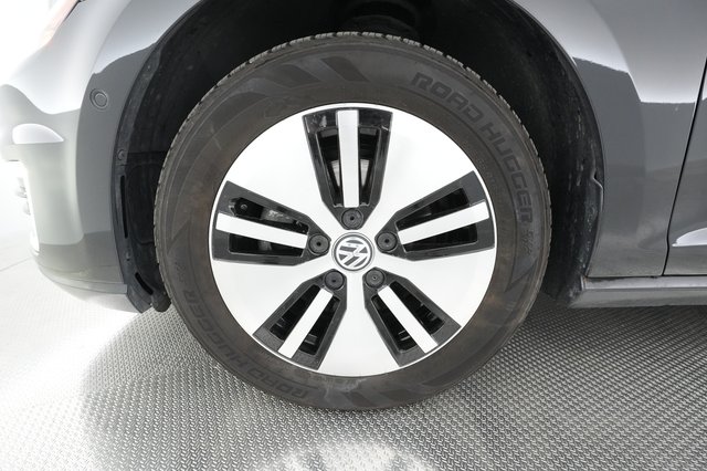 2019 Volkswagen e-Golf — photo 12 of 34