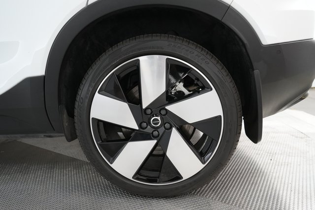 2023 Volvo C40 Recharge — photo 17 of 21