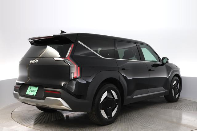 2024 Kia EV9 — photo 2 of 26