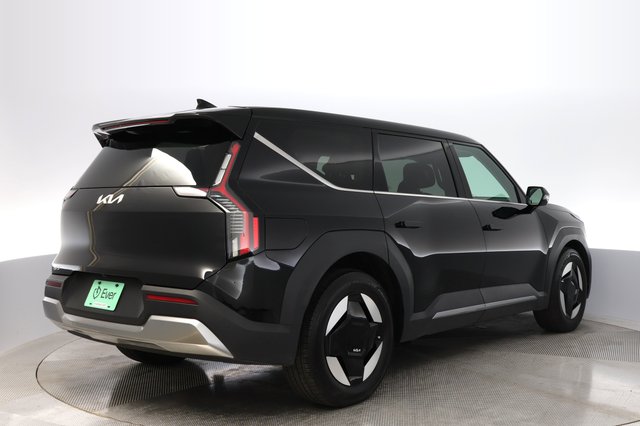 2024 Kia EV9 — photo 2 of 26
