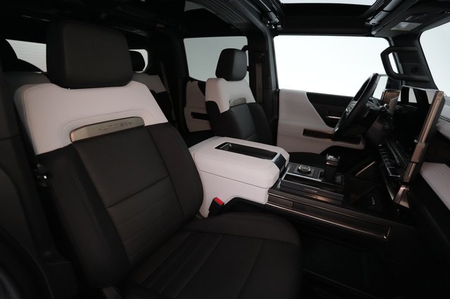 2025 GMC Hummer EV SUV — photo 18 of 21