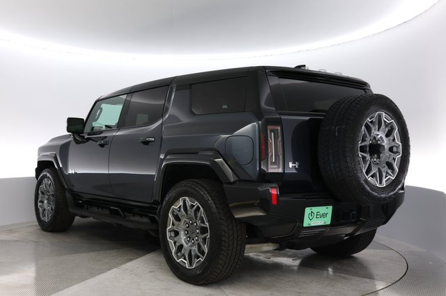 2025 GMC Hummer EV SUV — photo 13 of 21