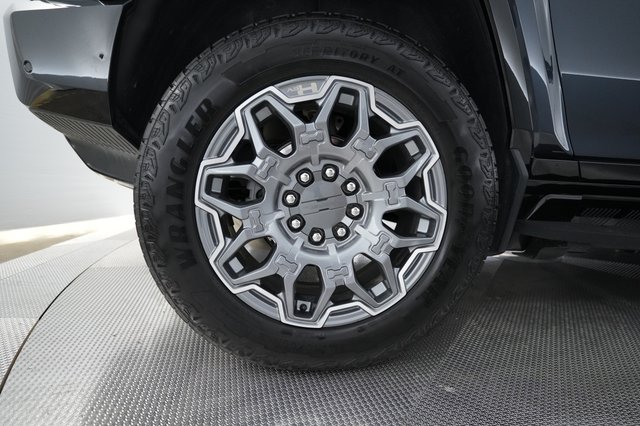 2025 GMC Hummer EV SUV — photo 16 of 21