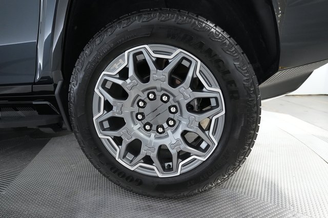 2025 GMC Hummer EV SUV — photo 15 of 21