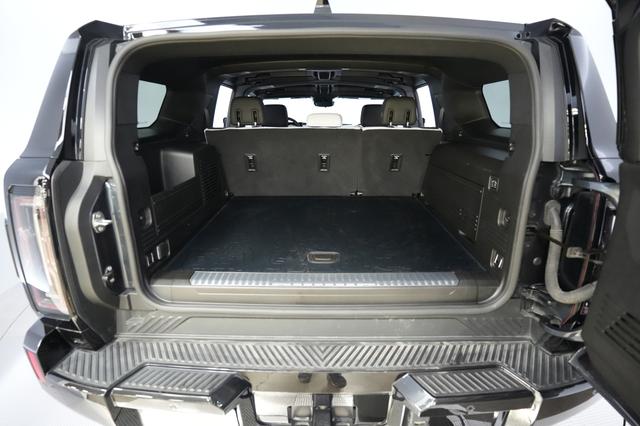 2025 GMC Hummer EV SUV — photo 6 of 21