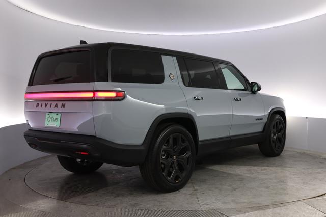 2025 Rivian R1S — photo 2 of 24