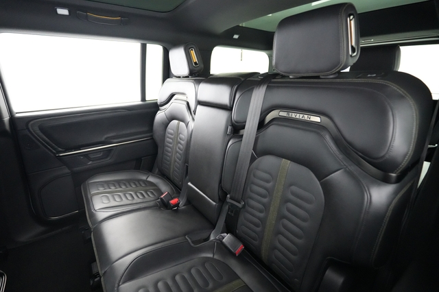 2025 Rivian R1S