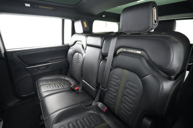 2025 Rivian R1S — photo 19 of 24