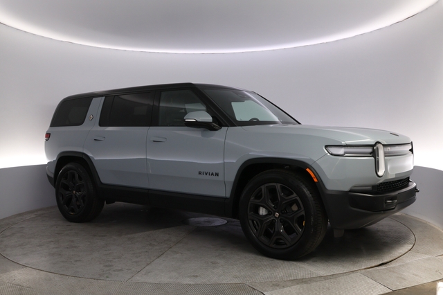 2025 Rivian R1S
