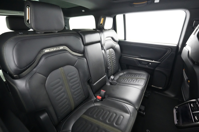 2025 Rivian R1S