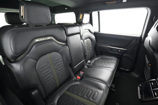 2025 Rivian R1S — photo 4 of 24