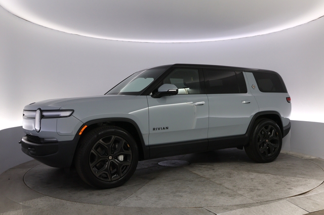 2025 Rivian R1S