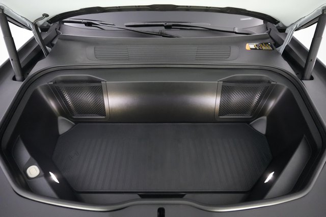 2025 Rivian R1S — photo 22 of 24