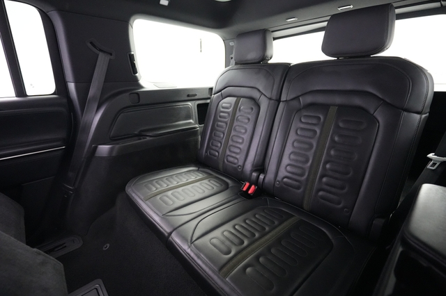 2025 Rivian R1S