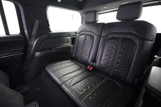 2025 Rivian R1S — photo 20 of 24