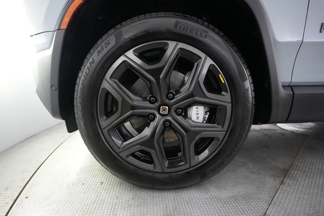 2025 Rivian R1S