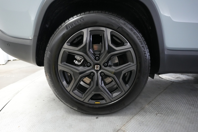 2025 Rivian R1S