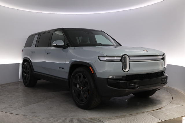 2025 Rivian R1S