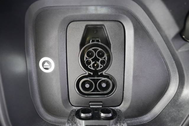 2025 Rivian R1S