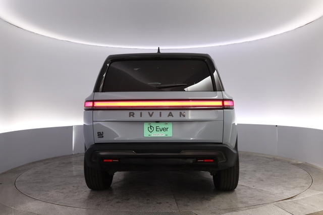 2025 Rivian R1S