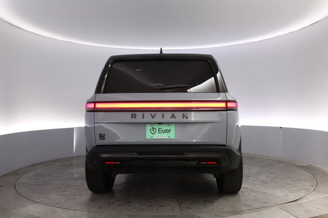 2025 Rivian R1S — photo 12 of 24