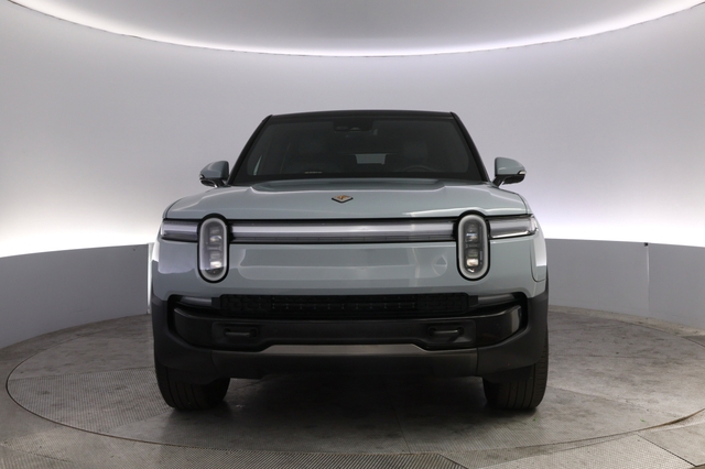 2025 Rivian R1S