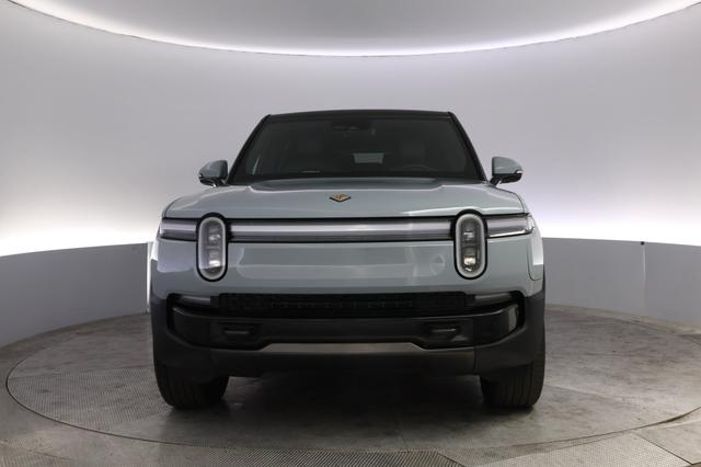 2025 Rivian R1S — photo 9 of 24