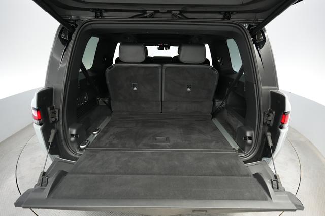 2025 Rivian R1S — photo 6 of 24
