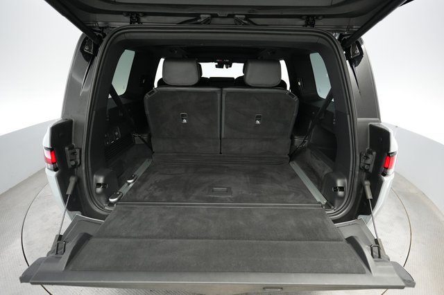 2025 Rivian R1S — photo 6 of 24