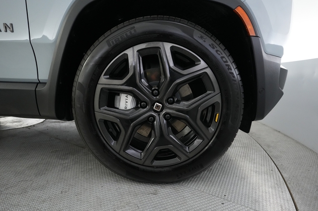 2025 Rivian R1S