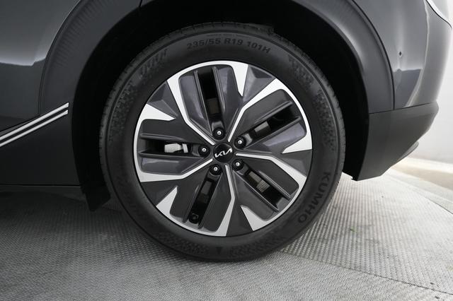 2024 Kia EV6 — photo 7 of 22
