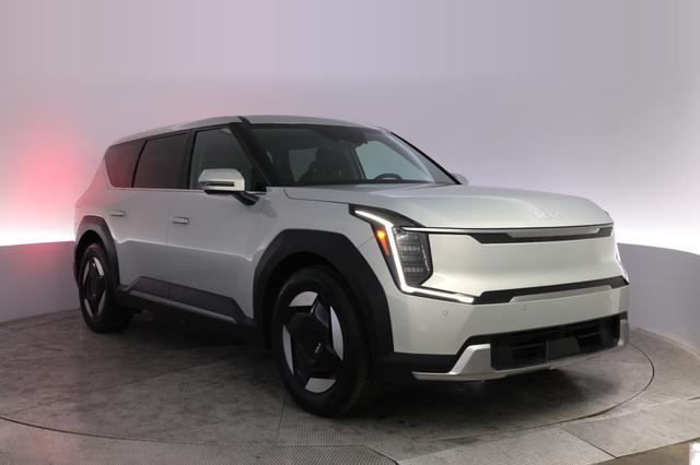 2024 Kia EV9 — photo 10 of 23