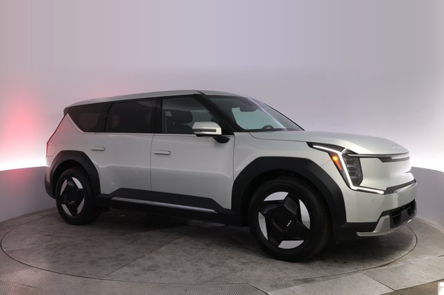2024 Kia EV9 — photo 11 of 23