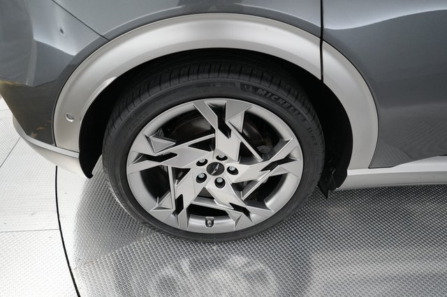 2023 Genesis GV60 — photo 13 of 22