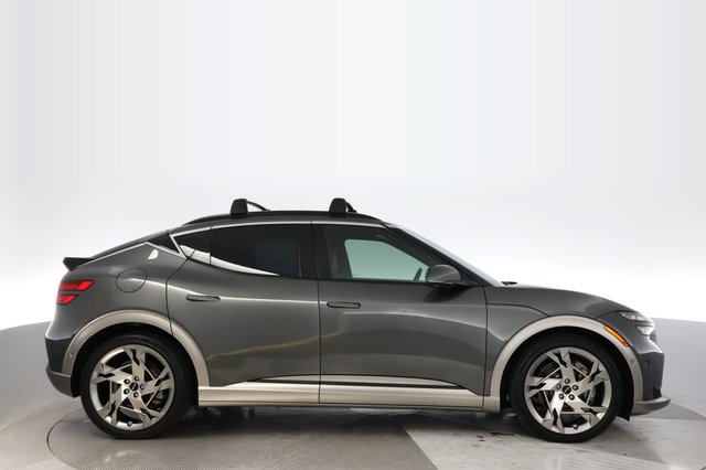 2023 Genesis GV60 — photo 10 of 22