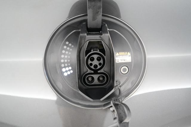 2023 Genesis GV60 — photo 8 of 22