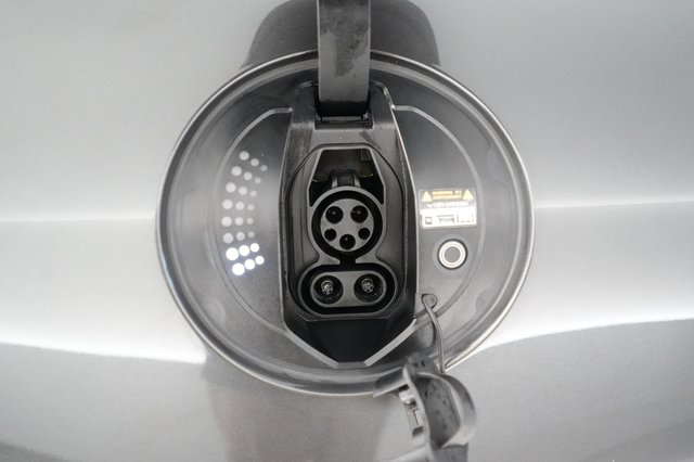 2023 Genesis GV60 — photo 8 of 22