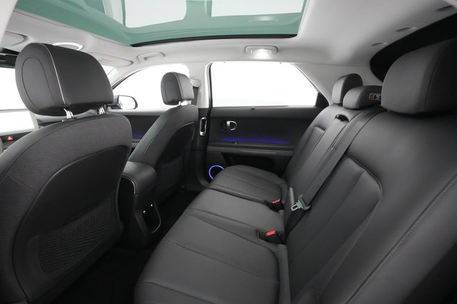 2023 Hyundai IONIQ 5 — photo 17 of 33