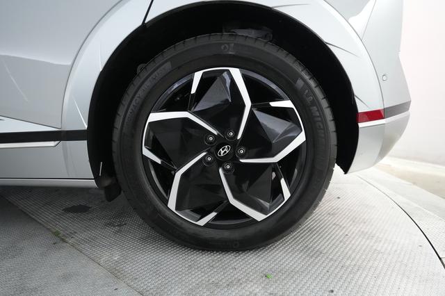 2024 Hyundai IONIQ 5 — photo 7 of 26