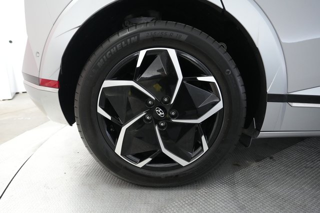 2024 Hyundai IONIQ 5 — photo 17 of 26