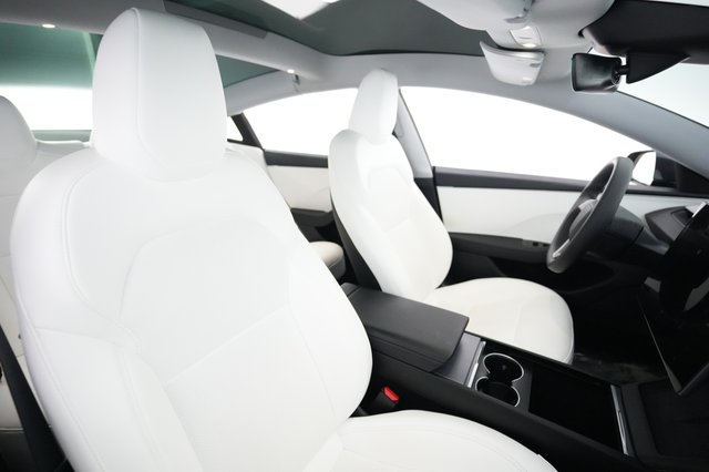 2025 Tesla Model 3 — photo 18 of 21