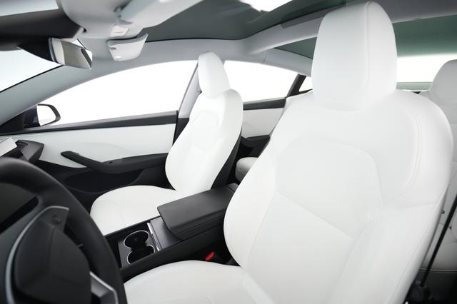 2025 Tesla Model 3 — photo 3 of 21
