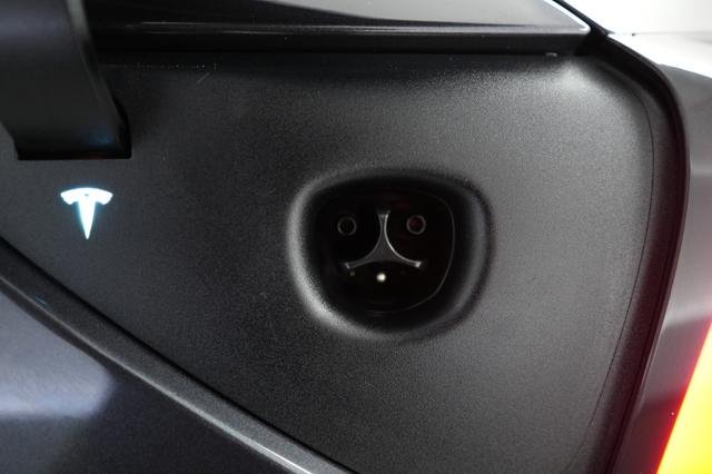 2025 Tesla Model 3 — photo 8 of 21