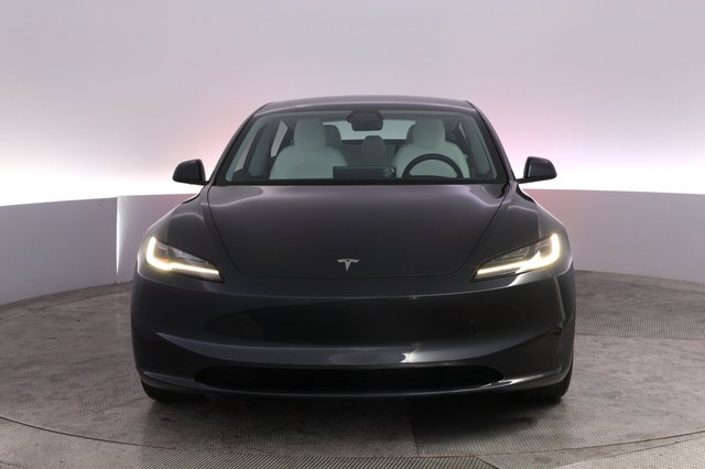2025 Tesla Model 3 — photo 9 of 21