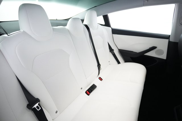 2025 Tesla Model 3 — photo 4 of 21