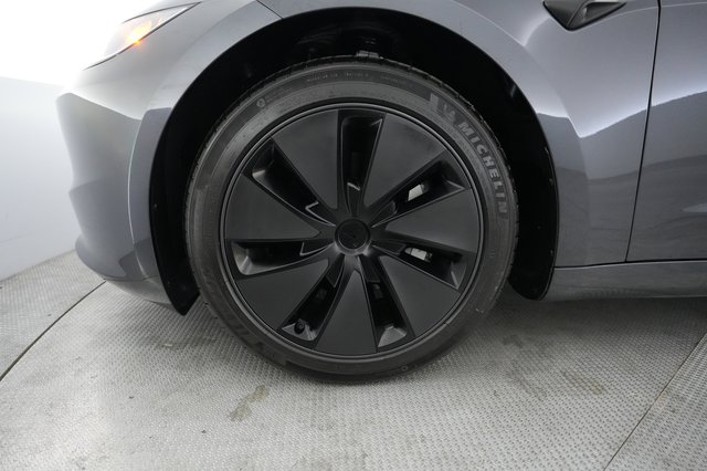 2025 Tesla Model 3 — photo 15 of 21